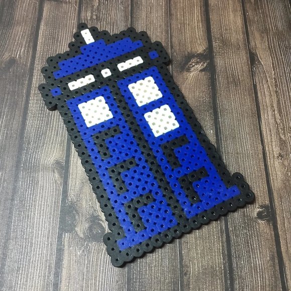 TARDIS Magnet - Nerdy Geeky Pixel Art - Doctor Who Fridge Magnet - Locker Magnet - Picture 4 of 5